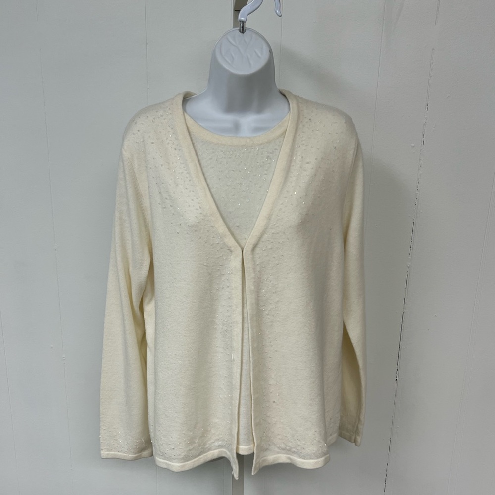 Croft and Barrow Cream Sweater Size Medium